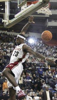 勒布朗明星扣篮照片,巅峰时刻，篮球之魂的完美演绎