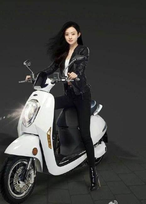 女明星骑摩托车,女明星骑摩托车的时尚风采